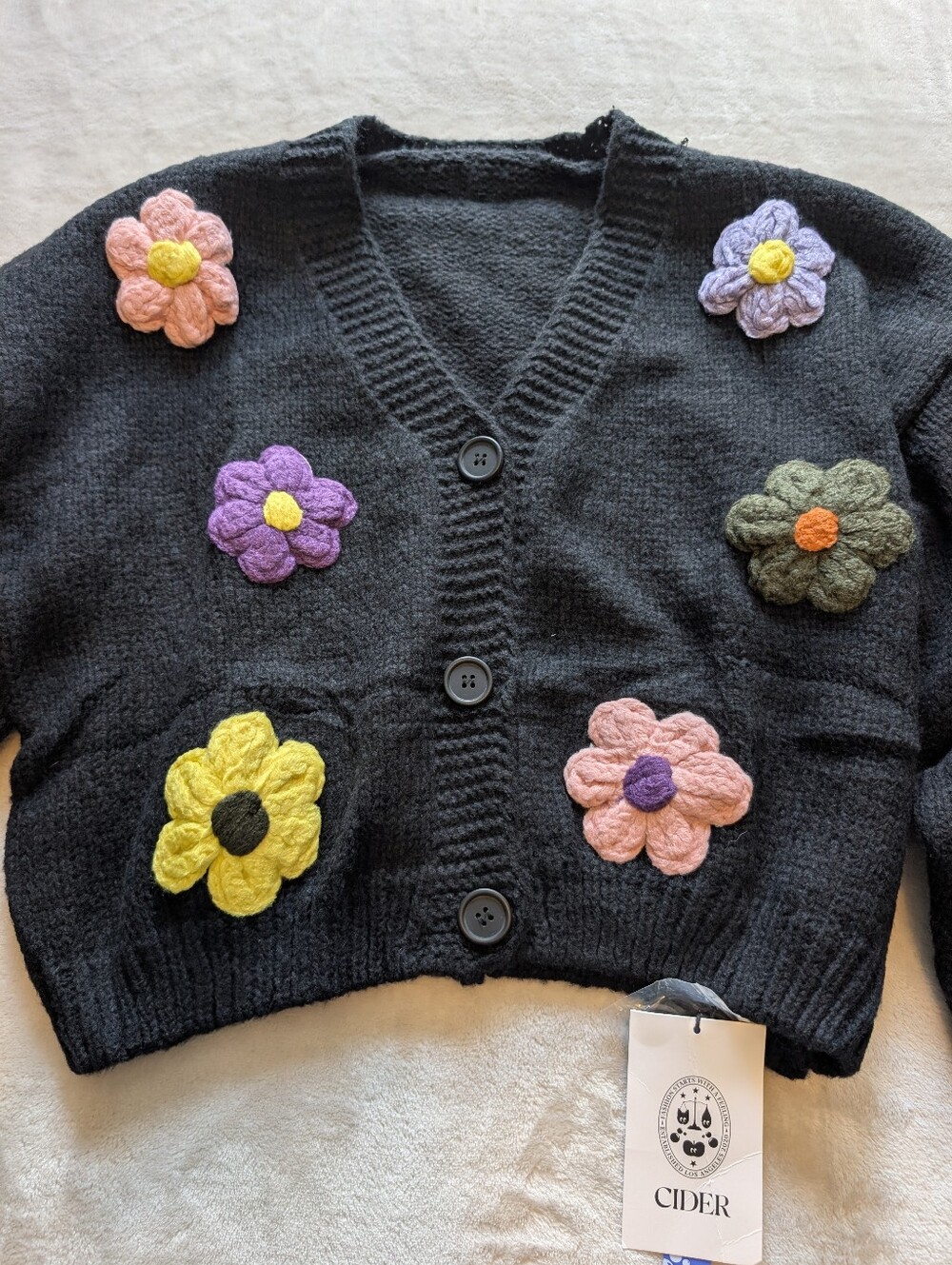 Cider Knit V-neck Button Flower Cardigan NWT Medium - Picture 7 of 12
